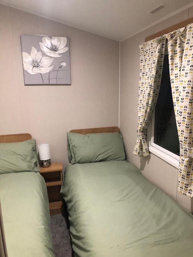 Modern 3 Bedroom Caravan Near The Beach Walton-on-the-Naze Luaran gambar