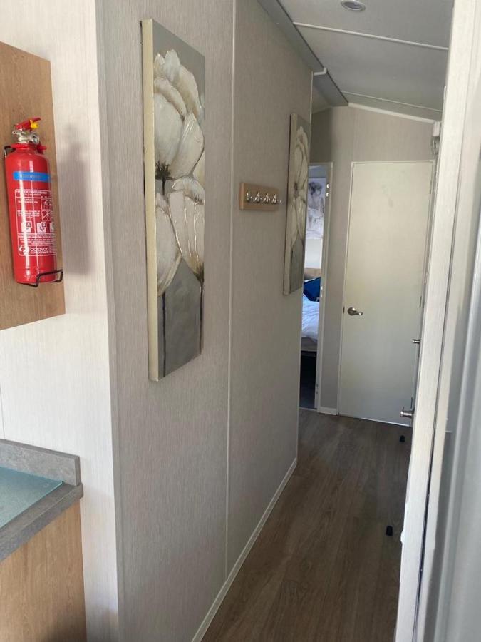 Modern 3 Bedroom Caravan Near The Beach Walton-on-the-Naze Luaran gambar